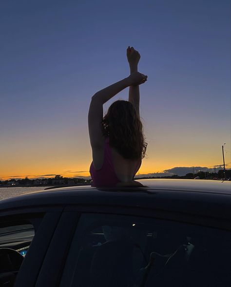 Car Photoshoot Sunroof, Hands Out The Sunroof Aesthetic, Sunset Photography Ideas, Sunroof Pics, Car Sunroof Picture Ideas, Car Sunroof Photoshoot, Sunroof Aesthetic, Sunroof Picture Ideas, Sunroof Photoshoot