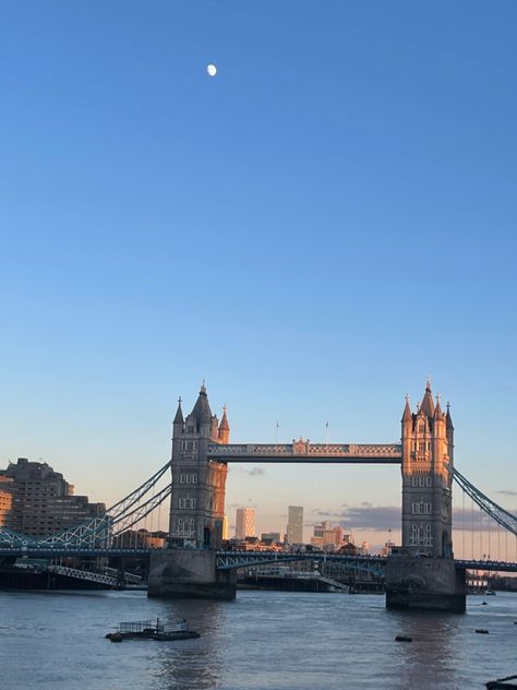 Canada Water London, Tower Of London Aesthetic, Thames River London, London In Winter, River Thames London, London Tower Bridge, Thames River, London Vibes, London Dreams