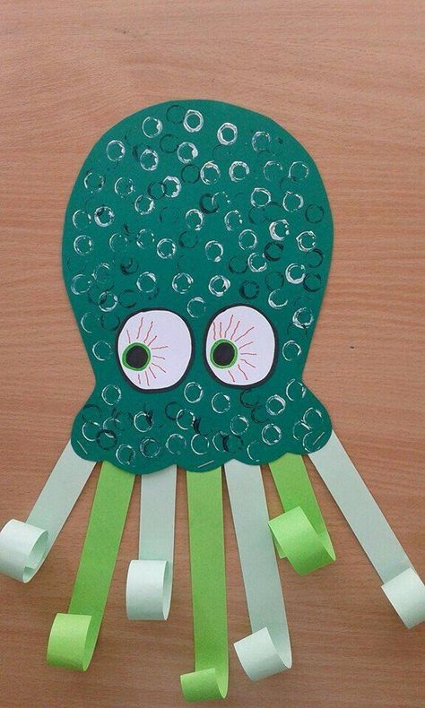 Polvo de papel. Octopus Crafts, Under The Sea Crafts, Jellyfish Craft, Animal Art Projects, Sea Crafts, Summer Crafts For Kids, Fish Crafts, Ideas Craft, Ocean Crafts