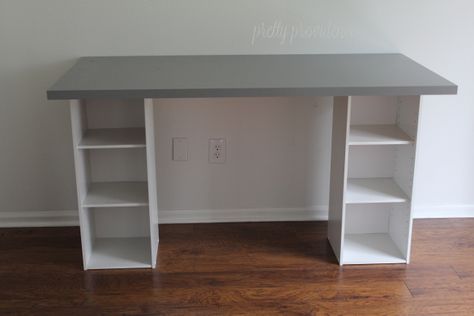 IKEA HACK - easy DIY desk for under $60 Bureau Hack Ikea, Shelves Ikea, Easy Diy Desk, Ikea Desk Hack, Desk Hacks, Desk Diy, Ikea Desk, Ikea Hack Ideas, Diy Ikea Hacks