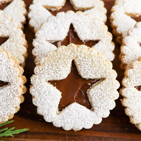 Linzer Cookies with Nutella Filling Nutella Filled Cookies, Simple Christmas Cookies, Spiced Shortbread, Cookies With Nutella, Dairy Gluten Free Recipes, Powdered Sugar Cookies, Bake Christmas Cookies, Christmas Food Decor, Linzer Cookie