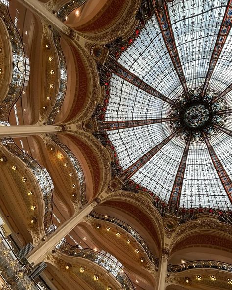 Palais Garnier Galeries Lafayette Mur des je t’aime Place du tertre Place du trocadero Sacre coeur Saint Chapelle #paris Place Du Tertre, Paris, On Instagram, Instagram