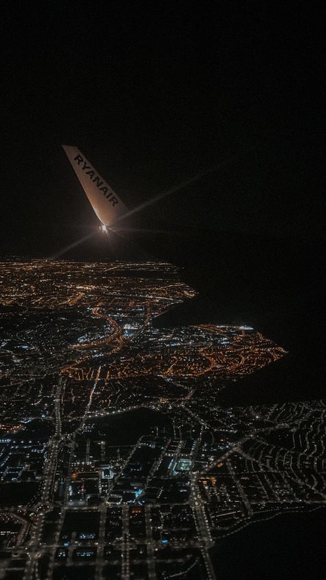 Spain Airport, Madrid At Night, Madrid Spain Aesthetic, Madrid Nightlife, Spanish Aesthetic, Spain Aesthetics, Madrid Aesthetic, Spanish Projects, Perugia Italy