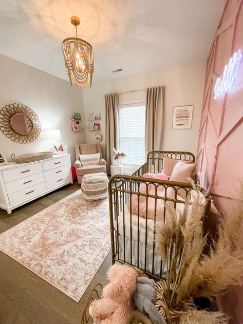 Soft Pink Nursery Ideas, Natural Wood And Pink Nursery, Country Boho Nursery, Pink Rustic Nursery, Farmhouse Nursery Pink, Pink Boho Nursery Western, Blush Nursery Ideas, Baby Girl Nursery Boho Wallpaper, Nursery Idea