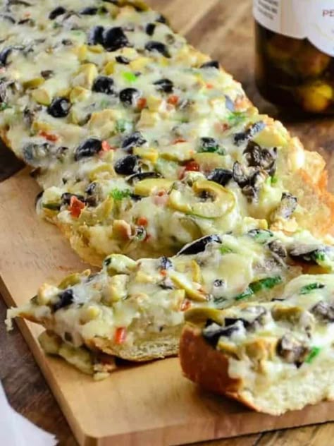 Olive Cheese Bread, Easy Dip, Olive Bread, Relish Tray, Olive Recipes, The Finger Lakes, Finger Foods Easy, Bread Appetizers, Recipes Appetizers And Snacks