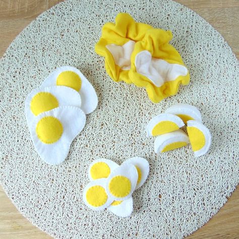 Felt Fried Egg, Tela, Felt Egg Pattern, Quiet Classroom, Felt Vegetables, Felt Egg, Toys Room, Felt Eggs, Felt Toys Diy