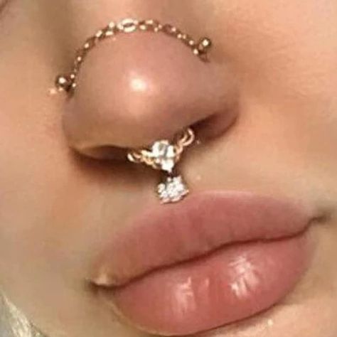 Nasalang Piercing, Double Stud Nose Piercing, Chain Piercing Nose, Double Nose Piercing Chain, Nostril Chain Piercing, Nostril Piercing Aesthetic, Nose Chain Piercing, Chain Nose Piercing, Nose Piercing Chain