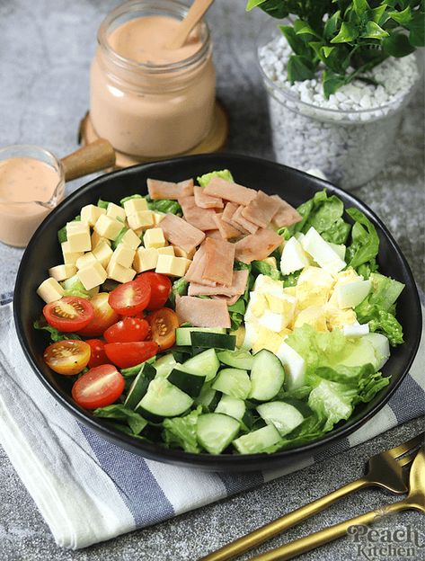 Chef Salad with Thousand Island Dressing Thousand Island Salad, 1000 Island Dressing, Island Salad, Vegetarian Taco Salad, Crusty Bread Rolls, Homemade Thousand Island Dressing, Chef Salad Recipes, Peach Kitchen, Chef Salad