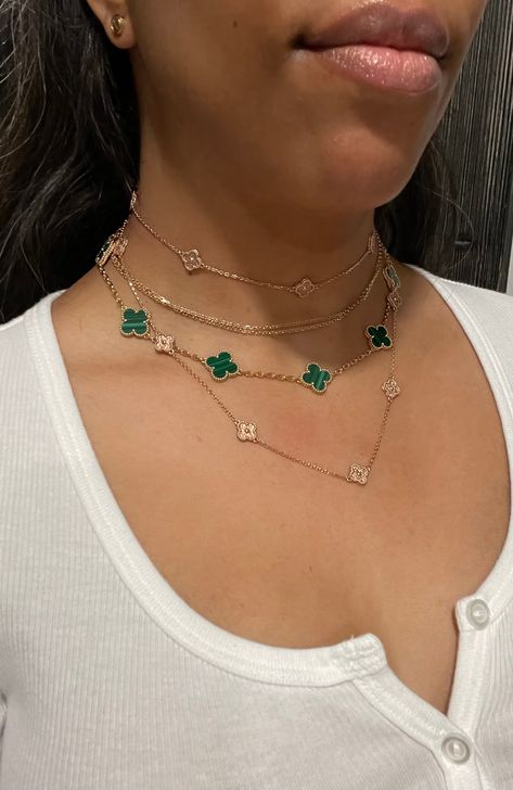 Van Clef Necklace Stack, Van Cleef Layered Necklace, Van Cleef Arpels Necklace Layering, Vca Aesthetic, Van Cleef Layering, Van Cleef Long Necklace, Luxury Necklace Stack, Vca Necklace Layering, Vca Stack