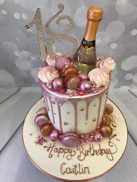 18th birthday cake decorating ideas - Pictures 18th Birthday Cake Ideas, 18th Birthday Cake For Girls, 40th Birthday Cake For Women, Alcohol Birthday Cake, Birthday Drip Cake, Torte Creative, 18th Cake, 40th Cake, 60th Birthday Cakes