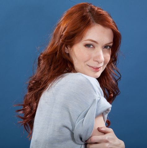 Felicia Day - I've met her and she was SO sweet and friendly. I hope she has lots more success. Felicia Day, I Love Redheads, Film Crew, Day Video, Entertainment News Celebrities, The Guild, Nerd Love, Youtube Stars, Violinist