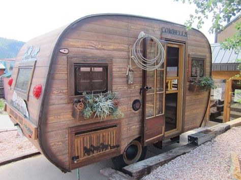 Love the faux wood siding! Rv Restoration, Kombi Trailer, Caravan Vintage, Diy Camper Trailer, Camping Vintage, Small Travel Trailers, Caravan Makeover, Camping Diy, Vintage Camper Remodel