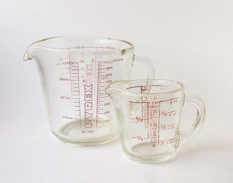 Vintage Pyrex measuring cups Crystal Glassware Antiques, Pyrex Measuring Cup, Pyrex Glassware, Vintage Corningware, Vintage Bakeware, Steuben Glass, Corning Glass, Corning Museum Of Glass, Liquid Measuring Cup