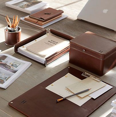 Office Decoration Ideas, Desk Accesories, Workshop Decor, Leather Desk Accessories, Masculine Home Office, Modern Office Interior, Box Pottery, Best Home Office, Desk Caddy