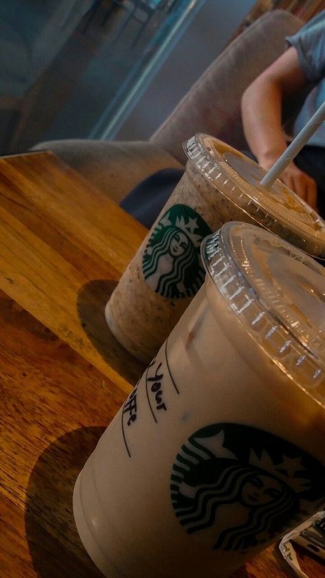 Minuman Starbucks, Café Starbucks, Penanda Buku, Strawberry Drinks, Louis Partridge, Snap Streak Ideas Easy, Starbucks Lovers, Foodie Instagram, Coffee Obsession