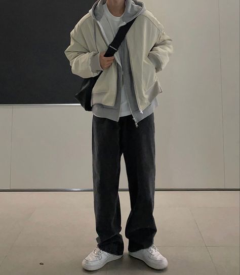 Asian College Outfits Men, Good Male Outfits, Korean Comfy Outfits Men, Hoodie Male Outfit, Streetwear City Aesthetic, Korean Male Casual Outfit, Outfit Boy Korean Style, Aesthetic Male Outfits Korean, Streetwear Men Outfits Korean