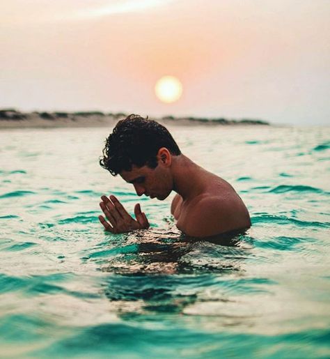 Beach Pictures Poses Men, Jay Alvarez, Beach Selfies, Beach Photography Poses, Men Photography, Beach Shoot, Troye Sivan, Foto Poses, Boy Photography Poses