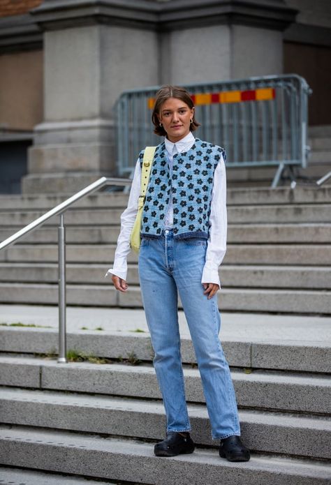 Autumn Copenhagen Style, Copenhagen Street Style Spring, Spring Copenhagen Style, Danish Style Fashion, Danish Fashion Copenhagen Street Style, Denim Crocs, Mum Wardrobe, Ganni Street Style, London Wardrobe