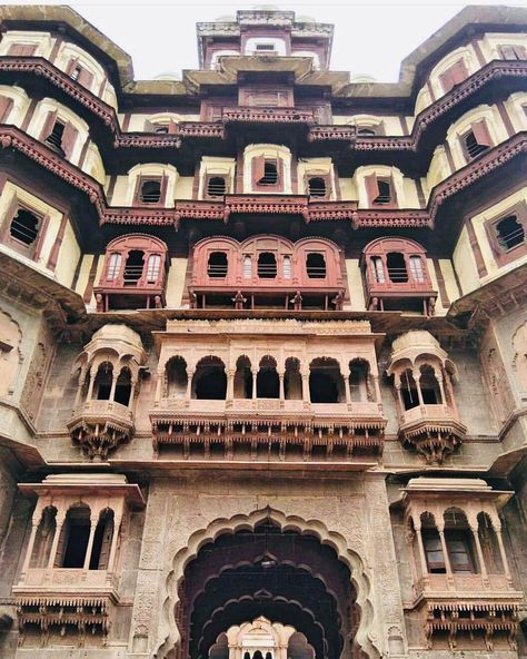 Rajwada palace Indore, Madhyapradesh #palace #indore #india Rajwada Palace Indore, Indore City Photography, Rajwada Indore, Rajdeep Kullar, Rajasthani Architecture, Maratha Architecture, Hindu Architecture, Indore City, Monument Architecture