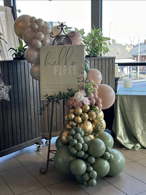 Grass Wall Balloon Garland, Welcome Sign Balloon Decor, Balloon Garland On Easel, Welcome Sign With Balloons, Graduation Party Table, Party Entrance, Baby Shower Theme Decorations, Diy Wedding Backdrop, Mom Party