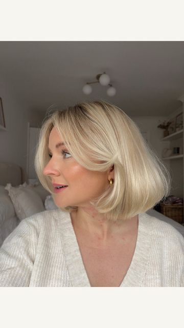 Layered Bouncy Bob, Bouncy Blonde Bob, Blow Dry Round Brush Style, Blow Dry Hair Short, Bob Blow Dry, Blow Dry Styling, Laura Byrnes Instagram, Laura Byrnes Hair, Round Brush Blowout Short Hair