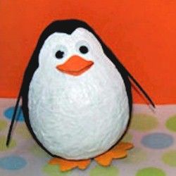 Cute Paper Mache Penguins Craft Paper Mache Crafts For Kids, Paper Mache Recipe, Paper Mache Projects, Penguin Crafts, Penguin Craft, Paper Mache Animals, Paper Mache Sculpture, Paper Mache Art, Paper Mache Crafts