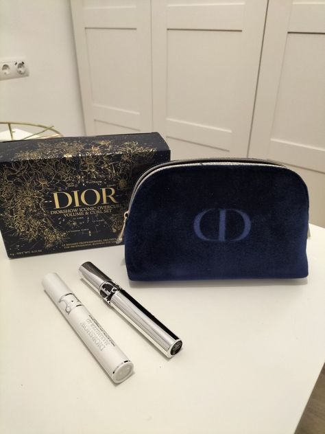 #Dior set #diormakeup #mascara #primer Dior Primer, Dior Make Up Aesthetic, Christian Dior Makeup Bag, Dior Makeup Packaging, Meka Up, Dior Cosmetic Pouch, Dior Cosmetics Make Up, Dior Makeup Set, Dior Mascara