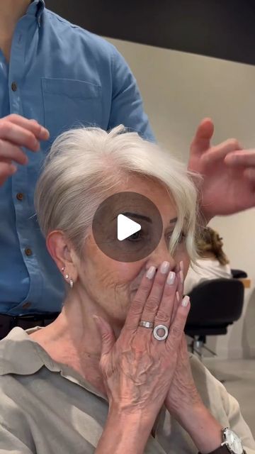 Κούρεμα Bob, Short Hair Back, Chic Short Haircuts, Over 60 Hairstyles, New Haircut, Short Hair Over 60, Very Short Hair, Haircut For Older Women, January 27