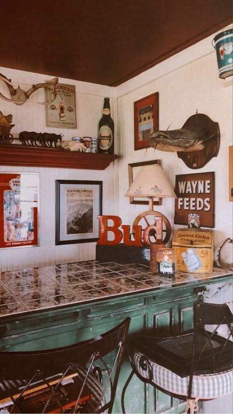 Vintage Western House Decor, Vintage Western Room Ideas, Retro Western Aesthetic Room, Western Bar Aesthetic, Old Western Aesthetic Home, Vintage Western Home, 70s Western Aesthetic, Antique Western Decor, Western Ranch House