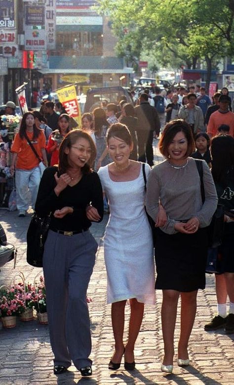 90s Asian Fashion, Korea Street Style, 1990 Style, South Korea Fashion, 90s Street Style, Asian Street Style, 1990s Fashion, Mode Inspo, Korea Fashion