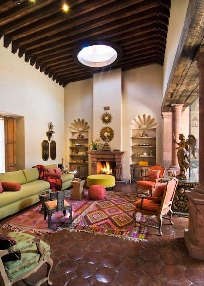 Mexican style. Mexican Interiors, Chic Living Room Decor, Spanish Decor, Boho Chic Living Room, Luxury Door, Mexico House, Mexican Home Decor, Mexican Home, Living Room Color Schemes