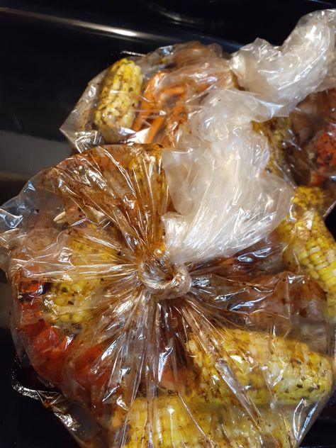 Crab Boil Bag Recipe, Seafood Boil In A Bag, Crab And Shrimp Recipe, Seafood Sauce Recipe, Best Junk Food, Crab Appetizer, Crawfish Recipes, Crab Meat Recipes, New Orleans Recipes