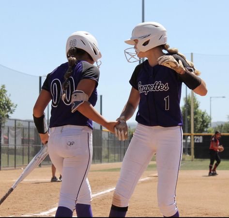 Softball Pics With Best Friend, Softball Photo Ideas, Softball Pictures With Friends, Softball Chants, Softball Aesthetic, Funny Softball Quotes, Softball Pictures Poses, Softball Pics, Softball Photography