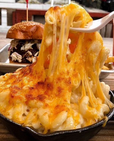 Cheese Pull, Extreme Food, Pasta Lover, Food Goals, Mac N Cheese, Different Recipes, Pretty Food, Mac And Cheese, Macaroni