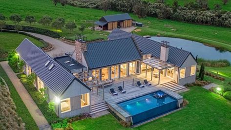 Melbourne Cup 2019: Vendors and agents betting on racing fever list just in time for the Spring Carnival - realestate.com.au U Shaped Houses, Spring Carnival, Mega Mansions, Modern Barn House, Melbourne Cup, Modern Farmhouse Exterior, Modern Barn, Blog Images, Farmhouse Exterior