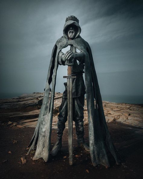 Gallos - sculpture installed in April 2016, by English Heritage, overlooking the Atlantic Ocean on the cliffs of Tintagel. The stately 8-foot-high bronze sculpture was not only inspired by the legend of King Arthur, but also Tintagel Castle’s history. Tintagel Castle, The Legend Of King Arthur, King Arthur Legend, Celtic Tattoos, English Heritage, Pacific Rim, King Arthur, Atlantic Ocean, The Atlantic