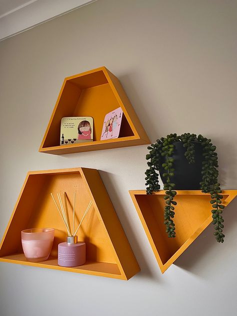 Floating Shelves Painted, Orange Shelves, Colorful Shelf, Eccentric Style, Orange Wall Art, Wall Art Room Decor, Painted Background, Wall Art Room, Art Room Decor