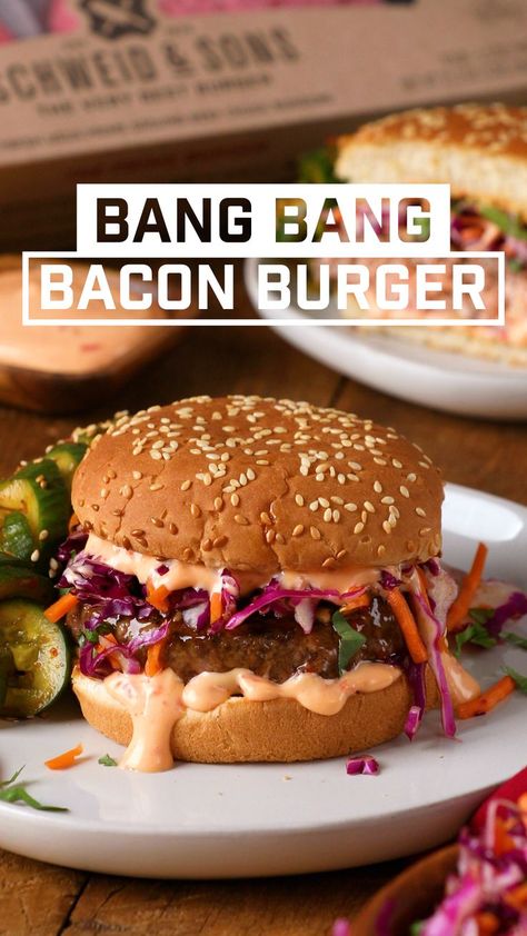 Elevated Burger Recipes, Crazy Burger Recipes, Unique Burgers Ideas, Gourmet Beef Burgers, Burger Special Ideas, Fun Burger Ideas, Christmas Burger Ideas, Fall Burger Ideas, Pub Food Ideas Bar Restaurant