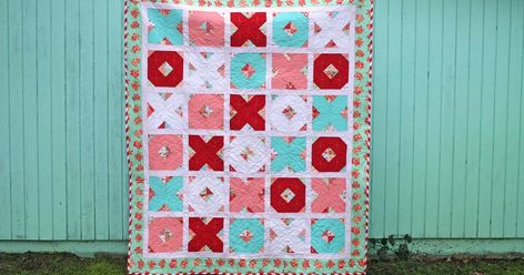 I finally was able to finish up the x's & o's quilt.  I wasn't able to get to quilting it till this weekend since life got a littl... Simple Patchwork Quilt, Yo Yo Quilts, Pillow Cases Tutorials, Cathedral Window Quilts, Tiled Quilt, Baby Patchwork Quilt, Doll Quilts, Pillow Tutorial, Patchwork Baby