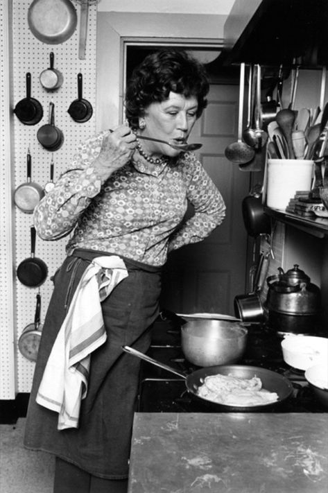 10 Pro Home Cooks on the Julia Child Recipe They Wish More People Knew — Happy Birthday, Julia Child! Julia Child Recipes, Cooking In The Kitchen, French Cooking, Julia Child, Vintage Cookbooks, Cooking Show, Classic Food, White Photo, A Kitchen