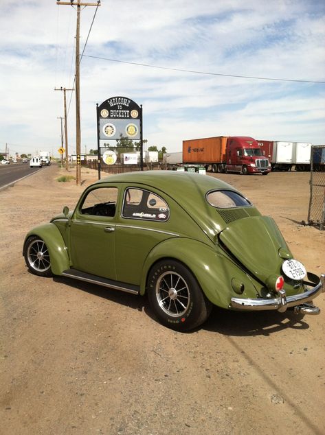 Bug Volkswagen, Volkswagen Beetle Vintage, Dirt Roads, Volkswagen Bug, Beetle Car, Vw Aircooled, Vw Beetle Classic, Vintage Volkswagen, Old Classic Cars