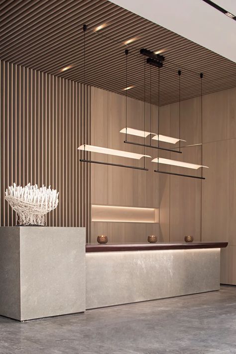 Modern Receptionist Design, Modern Office Workspace Design, Receptionist Office Design, Japandi Reception Design, Lobby Desk Design, Modern Office Lobby Design, Luxury Clinic Interior Design, Reception Ideas Office, Modern Luxury Reception