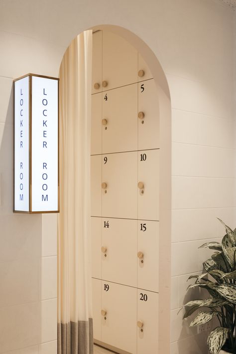 Yoga Locker Room, Natural Decor Bathroom, Shower Locker Room, Yoga Studio Cafe, Country Club Locker Room, Locker Interior Design, Pilates Studio Design Interiors Ideas, Wellness Studio Design Interiors, Gym Locker Room Design