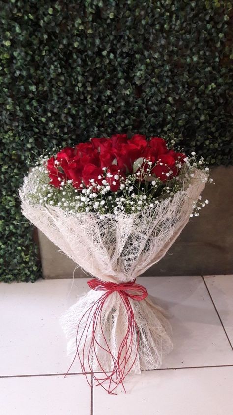 Flower Buke Ideas, Rose Flower Bookey, Flower Bookey Ideas, Rose Bookey, Valentines Day Floral Arrangements, Yard Vegetable Garden, Flower Bookey, Wrap Bouquet, Roses Bunch