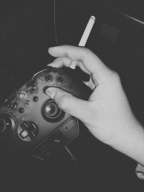 Aesthetic mood Black Game Aesthetic, Game Console Aesthetic, Xbox Aesthetic, 3 Musketeers, Video Game Room Design, Xbox Controller, Photo Insta, Game Room Design, Game Controller