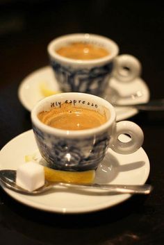 Coffee Art, Double Espresso, Cups Of Coffee, Coffee Photography, Chocolate Coffee, Coffee Cafe, Espresso Cups, Espresso Coffee, Coffee Love