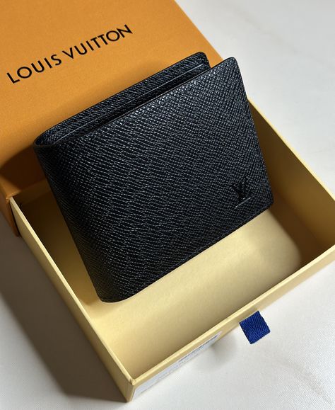 Luxury Mens Wallet, Luxury Gifts For Boyfriend, Gifts For Boyfriend Expensive, Expensive Gifts For Boyfriend, Wallet Aesthetic Men, Expensive Wallet, Luxury Wallets For Men, Expensive Gifts For Men, Louis Vuitton Mens Bag