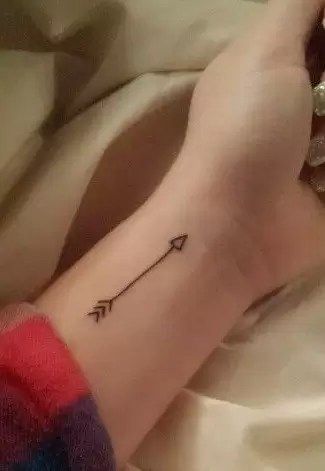 The Meanings Behind The Arrow Tattoo: A Growing Trend Meaning Behind Arrow Tattoo, Sag Arrow Tattoo, Small Arrow Tattoos For Women Finger, Times Arrow Tattoo, Two Arrows Tattoo Meaning, Tattoo Ideas Female Arrow, Simple Arrow Tattoo Design, Arrow Tattoos For Women Meaning, Simple Arrow Tattoos For Women