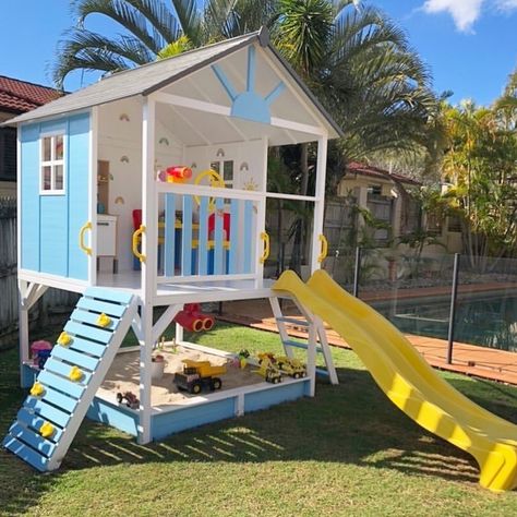 Children’s Play Area Small Garden, Power Wheels Garage, Cubby House Colour Ideas, Kids Play House Diy, Outdoor Play Houses For Kids, Cubby House Ideas Outdoor, Play House Ideas Backyard, Cubby House Colours, Diy Clubhouse Outdoor Kids