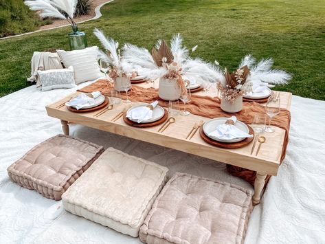 Follow Simply Creative Events on Instagram @simplycreativeevents and book your next luxury picnic in Las Vegas, NV #lasvegaspicnics #lasvegas #vegas #lasvegasevents #lasvegasparties #boho #bohopicnic #kidspicnic #picnic #bohemian #eventplanner #eventstylist #tablesettingideas #tablesetup #centerpiece #luxurypicnic Picnic Table Setting Outdoor Parties, Outdoor Pallet Table Party, Floral Picnic Birthday Party, Picnic Table Decor Ideas, Ground Picnic Table, Picnic Setting Ideas, Floor Picnic Table, Floor Table Seating Party, Outside Picnic Ideas